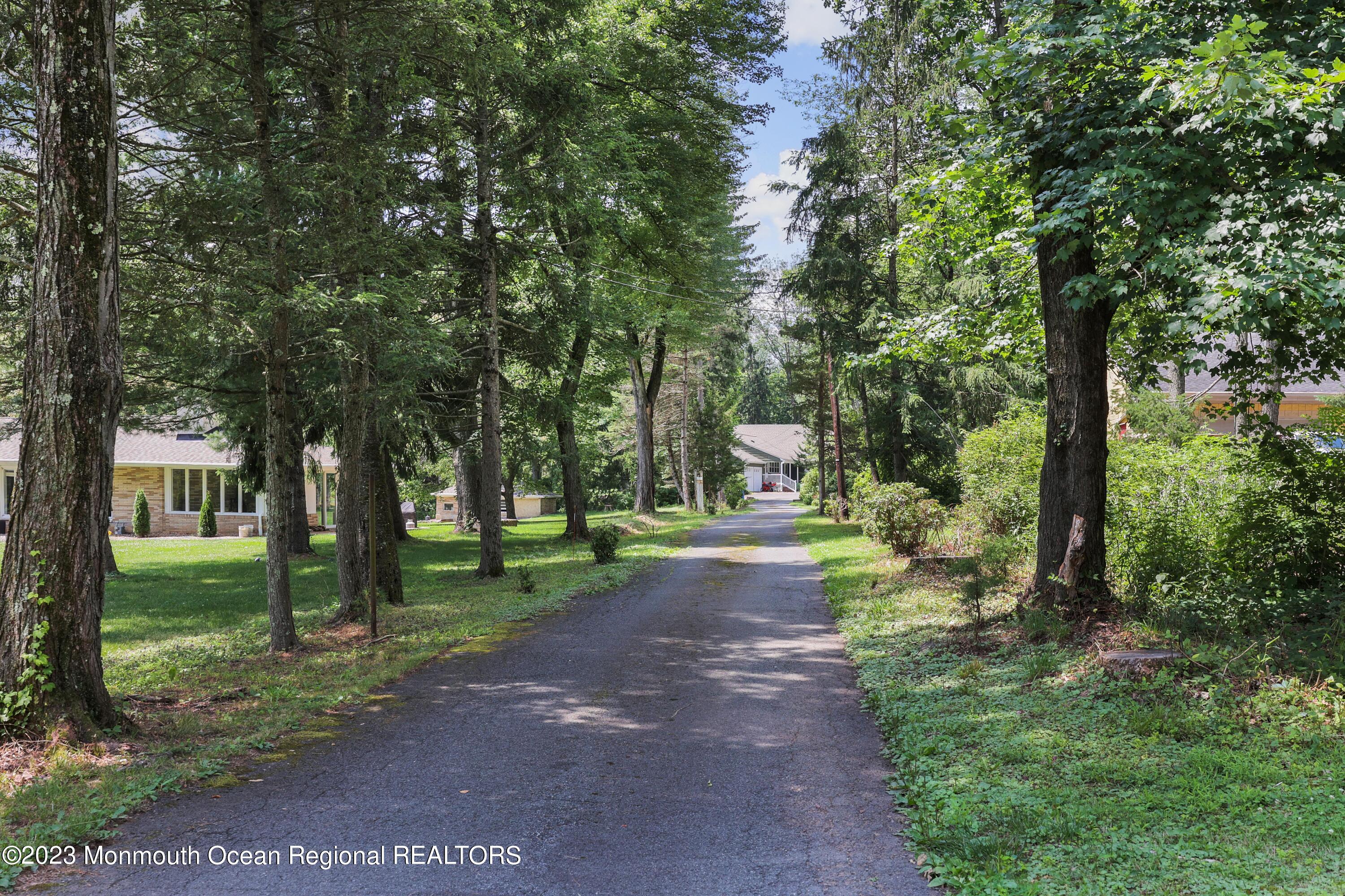 37 Redmont Road Watchung, NJ 07069 - Photo 3 of 45 Driveway