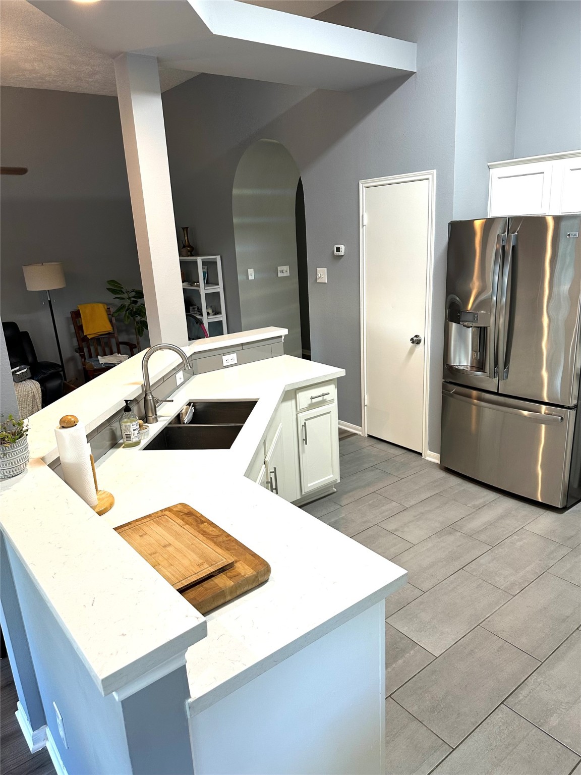 12922 Mills Bend Street Houston, TX 77070 - Photo 21 of 50 a kitchen with a sink a refrigerator and a stove