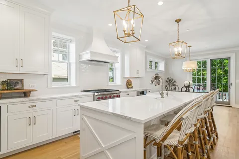 $1,250,000 | 302 East Hillside Avenue, Barrington, IL 60010