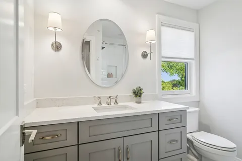 $1,250,000 | 302 East Hillside Avenue, Barrington, IL 60010