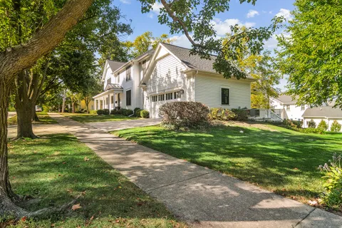$1,250,000 | 302 East Hillside Avenue, Barrington, IL 60010