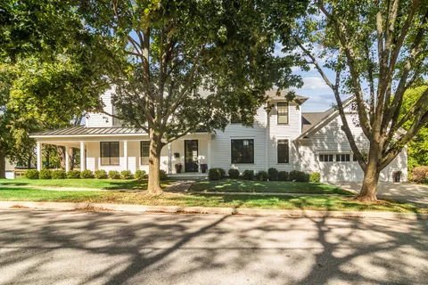 $1,250,000 | 302 East Hillside Avenue, Barrington, IL 60010