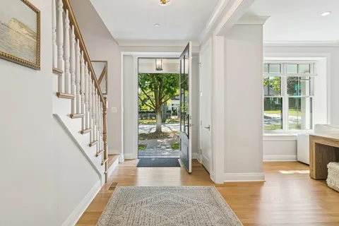 $1,250,000 | 302 East Hillside Avenue, Barrington, IL 60010