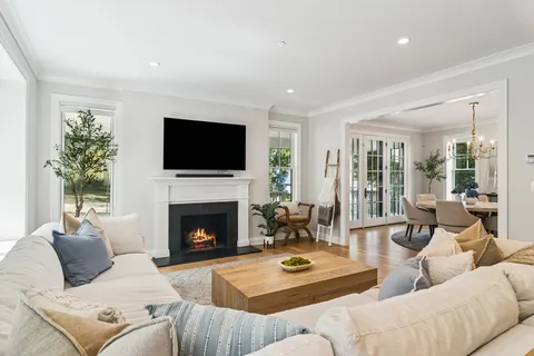 $1,250,000 | 302 East Hillside Avenue, Barrington, IL 60010