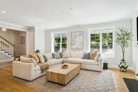 $1,250,000 | 302 East Hillside Avenue, Barrington, IL 60010