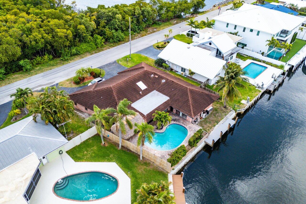 3163 Northeast 8th Avenue Boca Raton, FL 33431 - Photo 25 of 31 an aerial view of an chairs and umbrellas