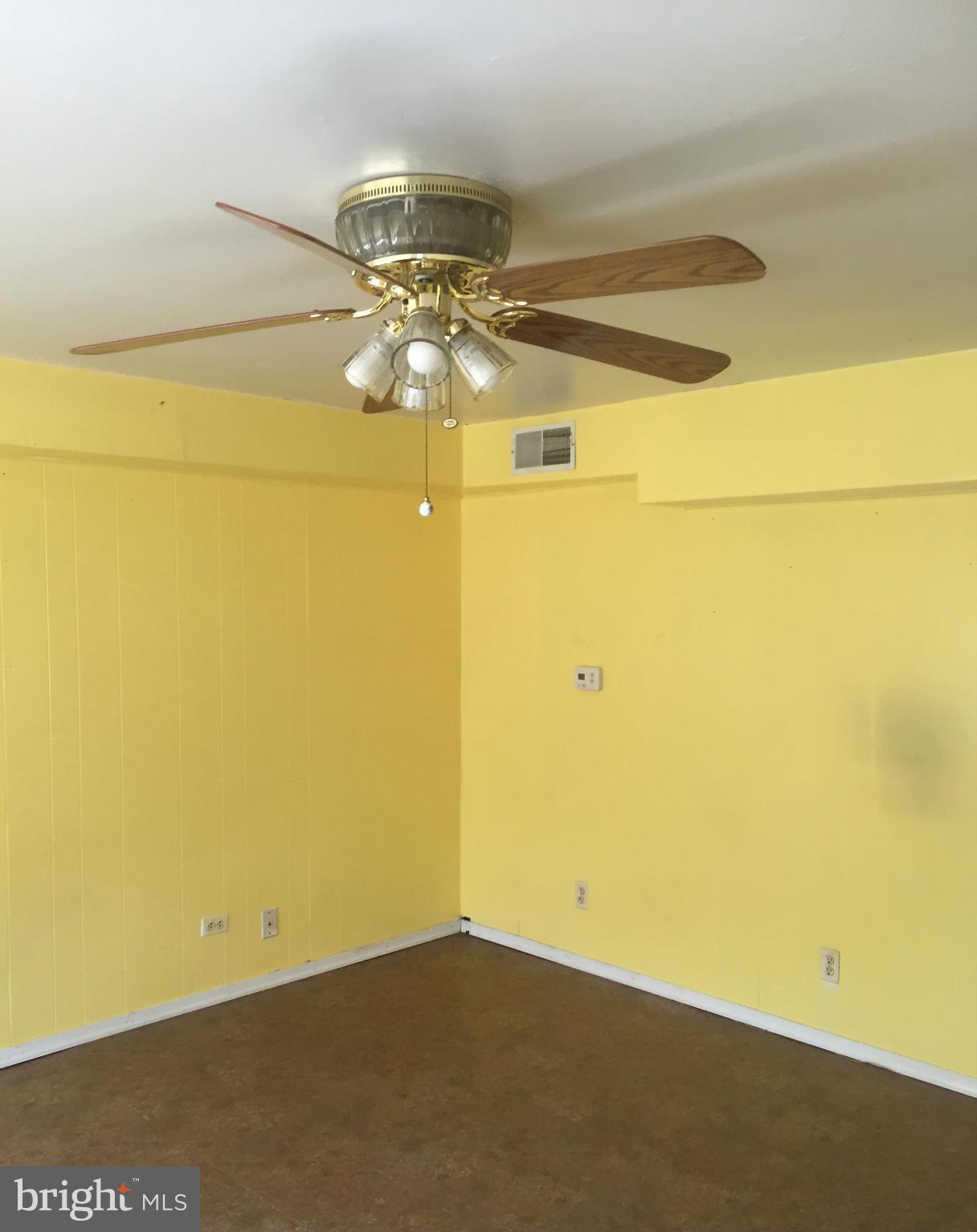 4137 Hollins Ferry Road Baltimore, MD 21227 - Photo 3 of 9 Living Room