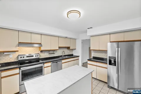 $528,888 | 319 Gorge Road, Unit 5, Cliffside Park, NJ 07010