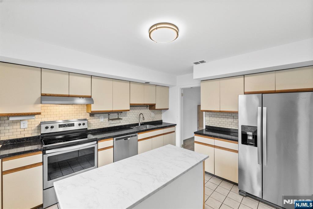 319 Gorge Road, Unit 5 Cliffside Park, NJ 07010 - Photo 7 of 30