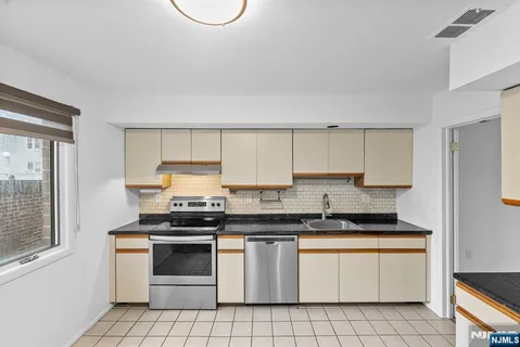 $528,888 | 319 Gorge Road, Unit 5, Cliffside Park, NJ 07010