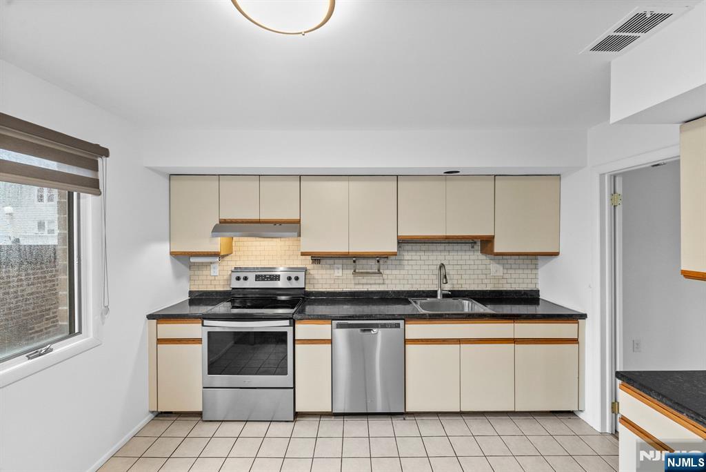 319 Gorge Road, Unit 5 Cliffside Park, NJ 07010 - Photo 8 of 30