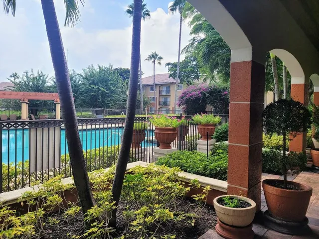 $1,625 | 4195 Haverhill Road, Unit 324, West Palm Beach, FL 33417