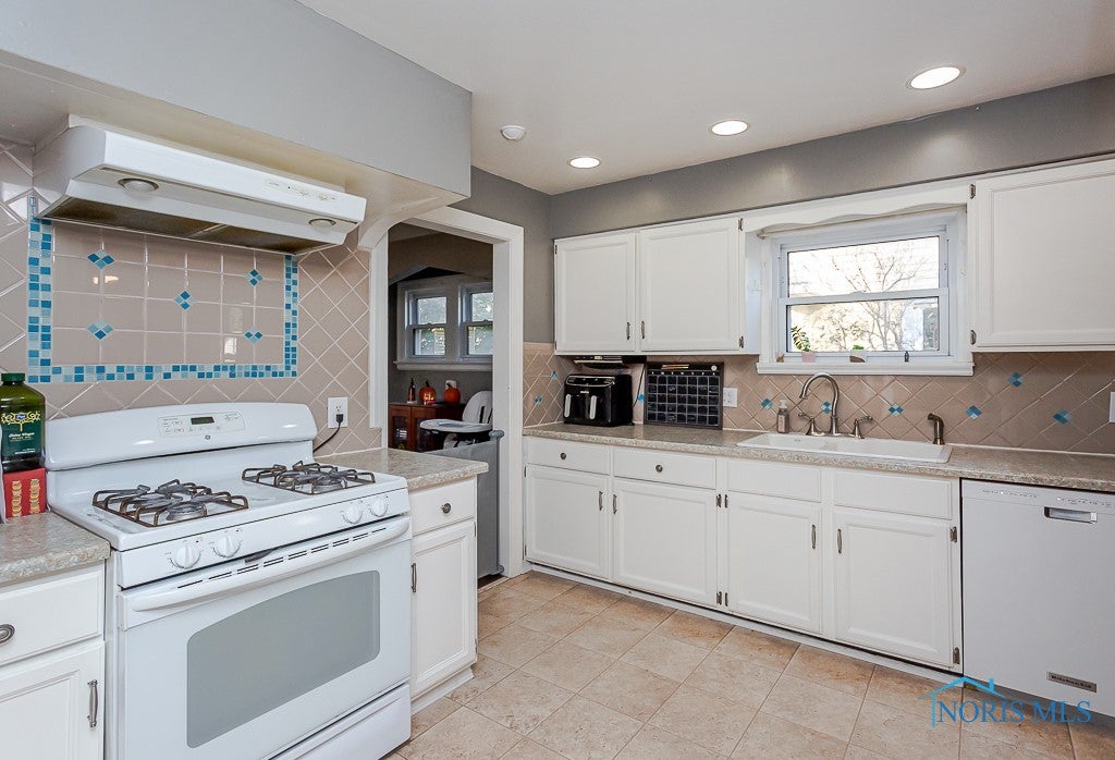3646 Elmhurst Road Toledo, OH 43613 - Photo 13 of 38 Gallery Image 13