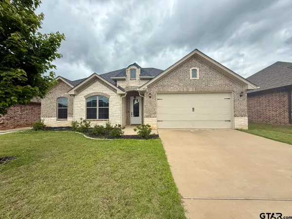 $2,050 | 332 Kingdom Boulevard, Lindale, TX 75771