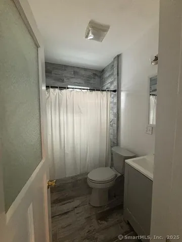 $1,500 | 118 East Farm Street, Waterbury, CT 06704