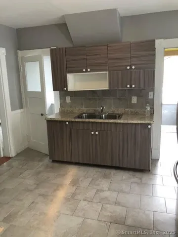 $1,500 | 118 East Farm Street, Waterbury, CT 06704