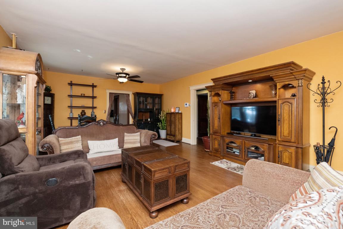3620 Langrehr Road Baltimore, MD 21244 - Photo 4 of 40 Main level - Living Room