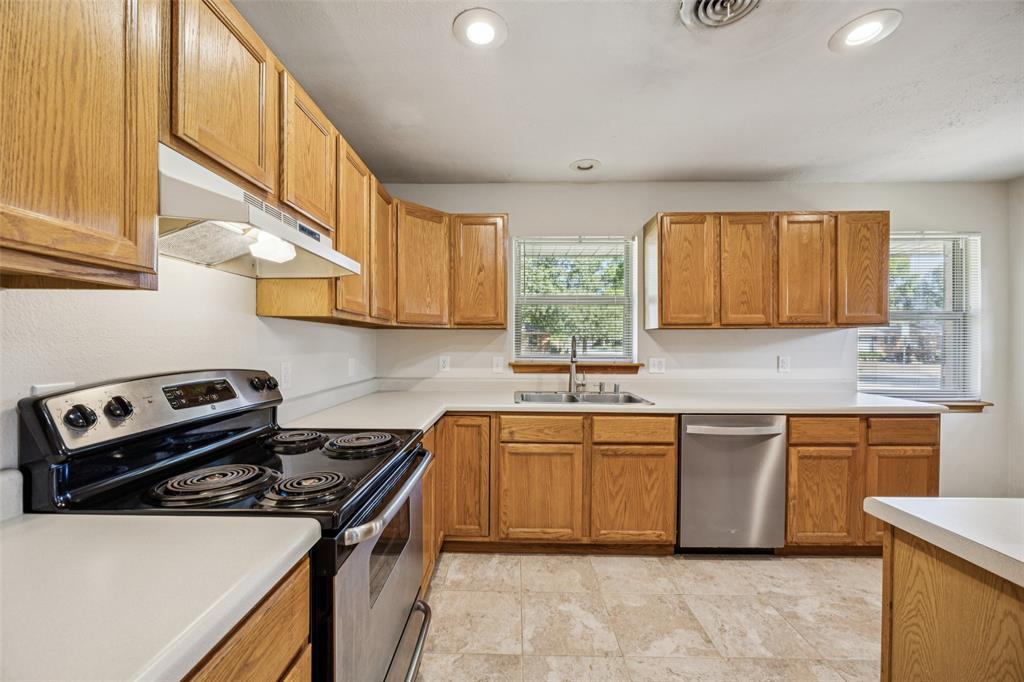 601 Ridgedale Drive Richardson, TX 75080 - Photo 7 of 26 a kitchen that has a sink and a stove
