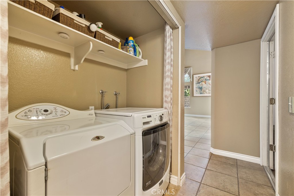 27729 Villa Canyon Road Castaic, CA 91384 - Photo 35 of 72 a utility room with dryer and washer