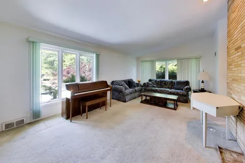 $599,500 | 245 Ann Street, Clarendon Hills, IL 60514