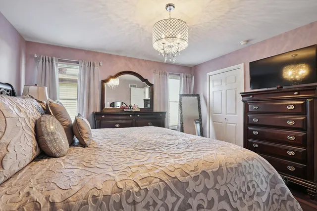 $569,000 | 639 Comstock Avenue, Elmhurst, IL 60126