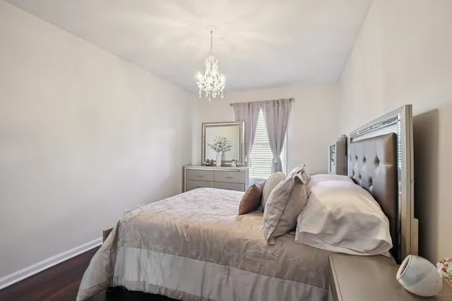 $569,000 | 639 Comstock Avenue, Elmhurst, IL 60126