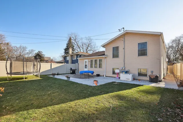 $569,000 | 639 Comstock Avenue, Elmhurst, IL 60126