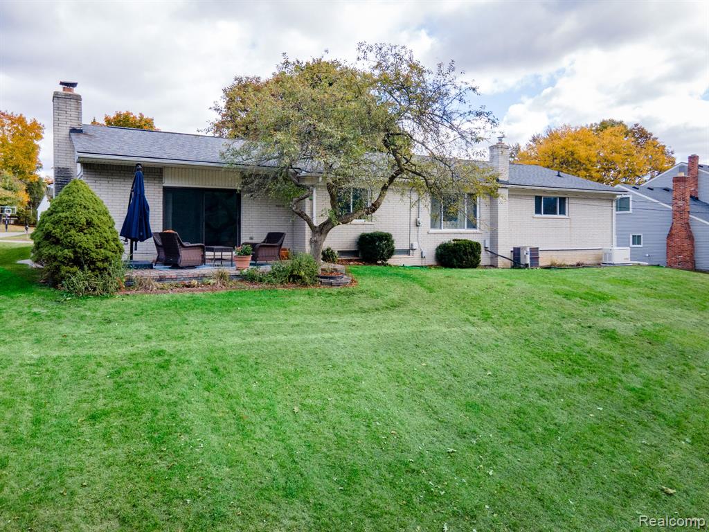 758 Lake Forest Road Rochester Hills, MI 48309 - Photo 16 of 19