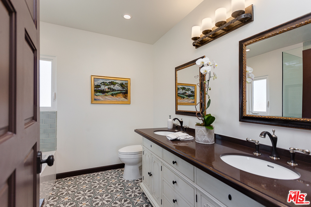 1210 Solita Road Pasadena, CA 91103 - Photo 16 of 24 Gallery Image 16