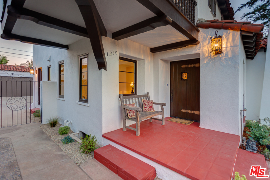 1210 Solita Road Pasadena, CA 91103 - Photo 3 of 24 Gallery Image 3