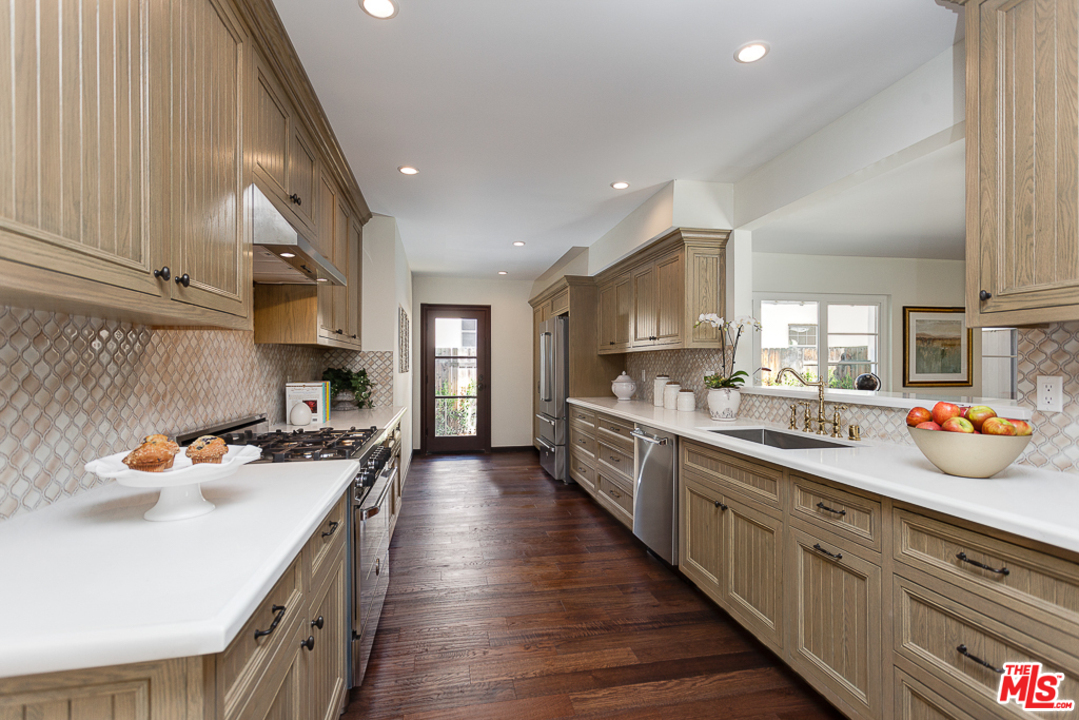 1210 Solita Road Pasadena, CA 91103 - Photo 4 of 24 Gallery Image 4