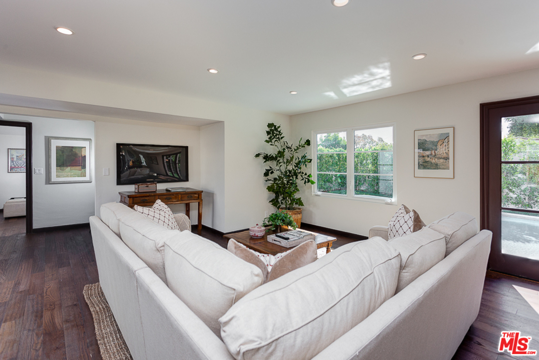 1210 Solita Road Pasadena, CA 91103 - Photo 9 of 24 Gallery Image 9