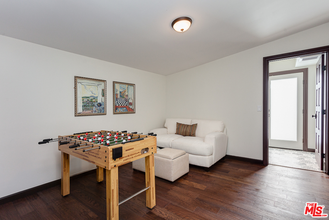 1210 Solita Road Pasadena, CA 91103 - Photo 10 of 24 Gallery Image 10