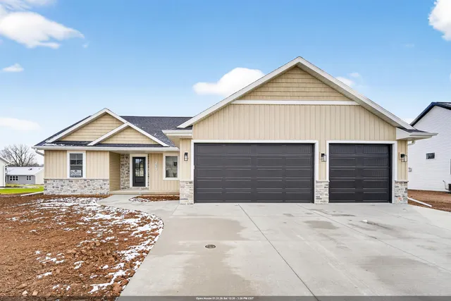 $599,900 | W5845 Roundstone Place, Menasha, WI 54952
