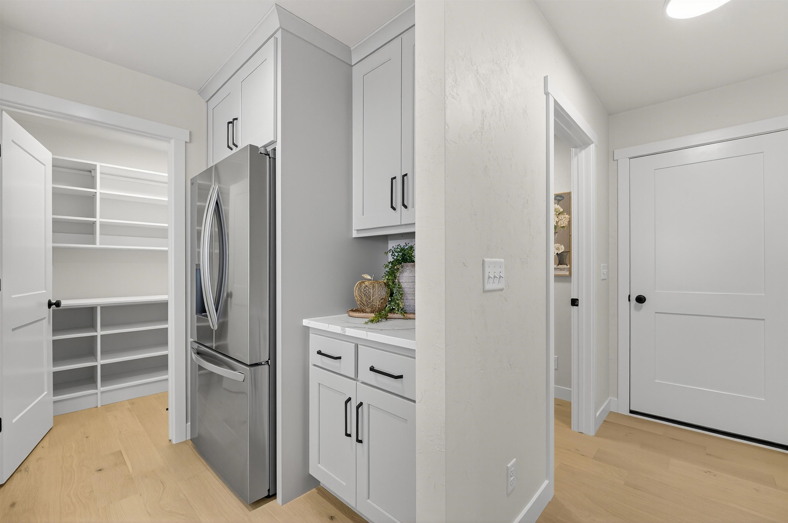 W5845 Roundstone Place Menasha, WI 54952 - Photo 14 of 38