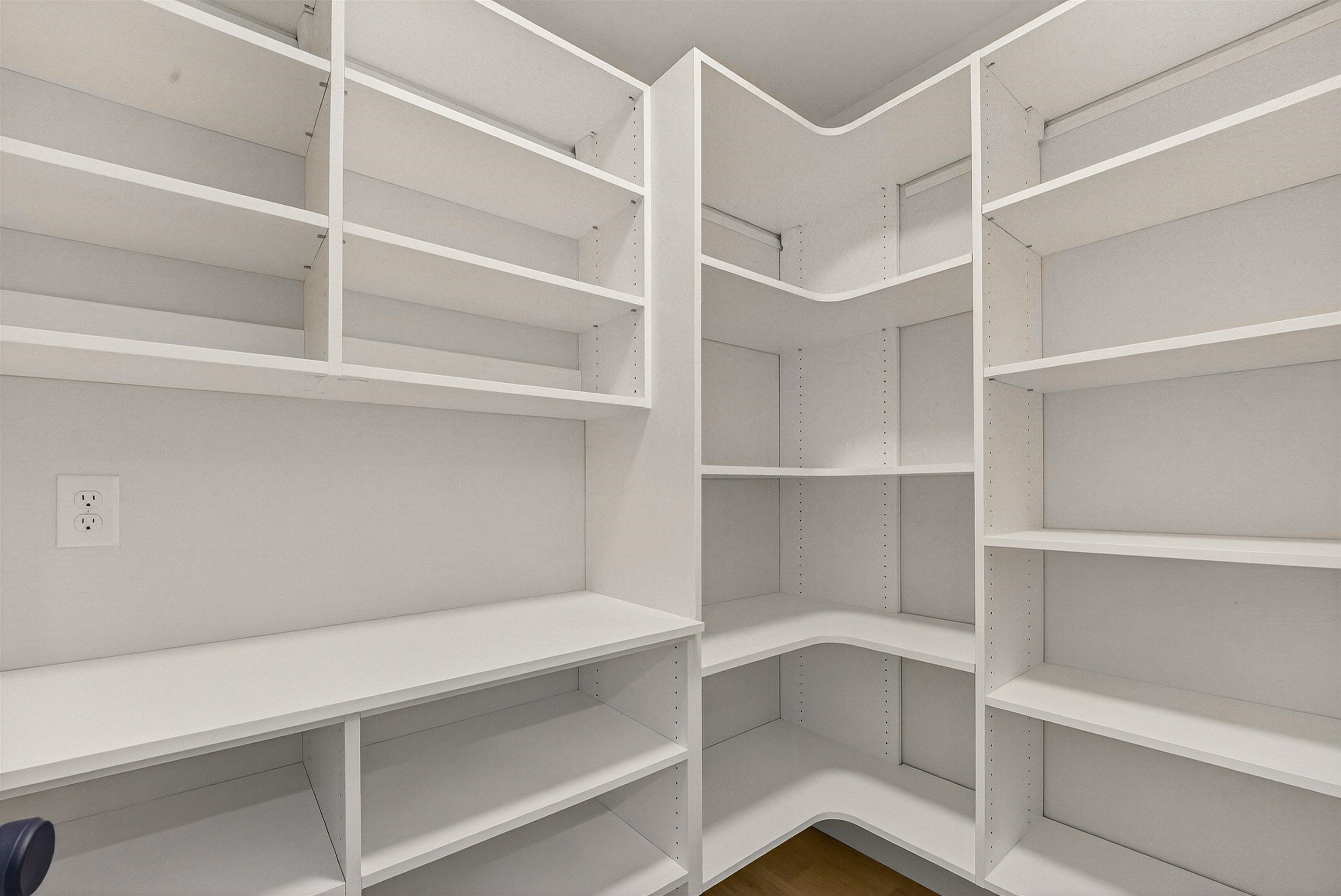 W5845 Roundstone Place Menasha, WI 54952 - Photo 15 of 38