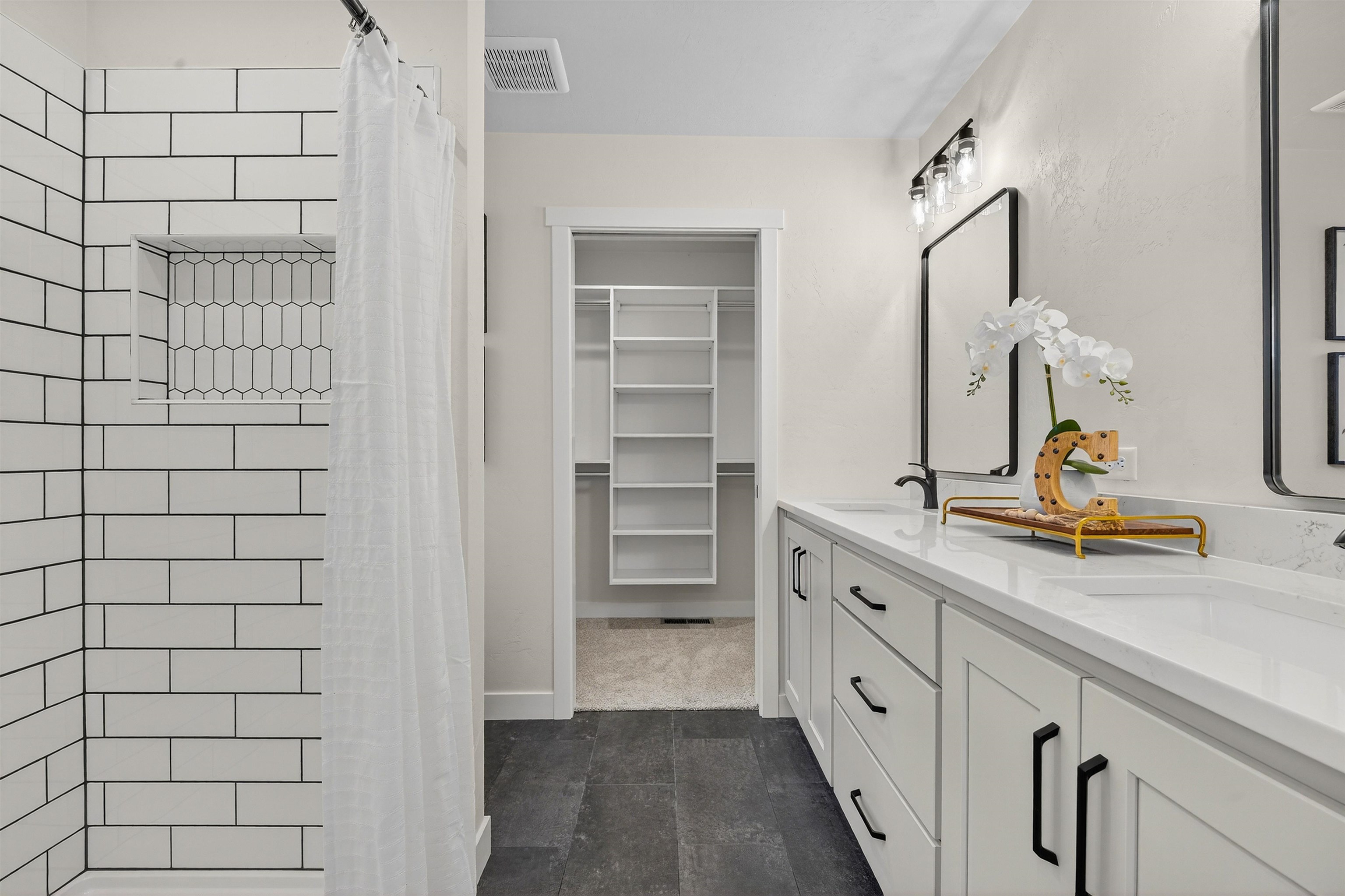 W5845 Roundstone Place Menasha, WI 54952 - Photo 20 of 39