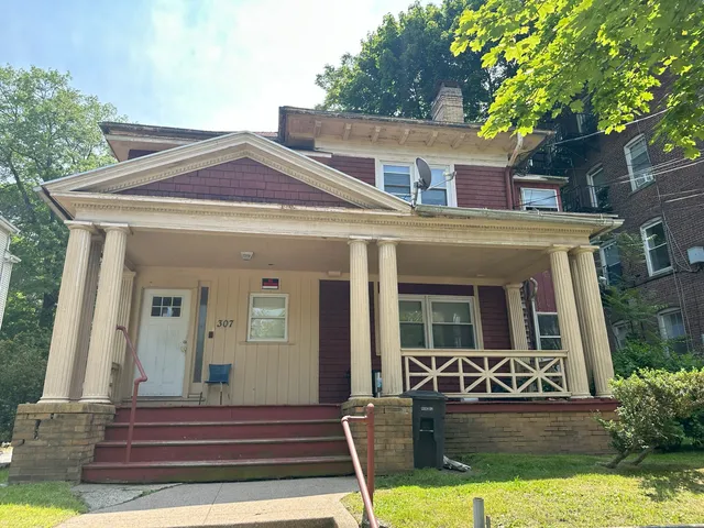 a view of a house with fountain