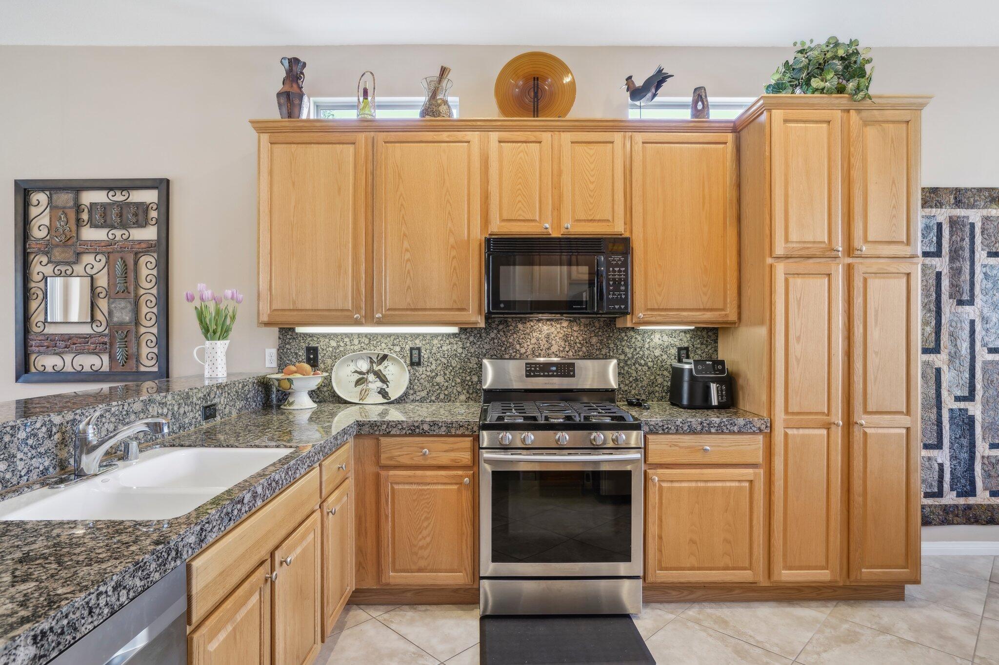 44531 Knightswood Road Indio, CA 92201 - Photo 14 of 43 12-web-or-mls-Knightswood Ct-012