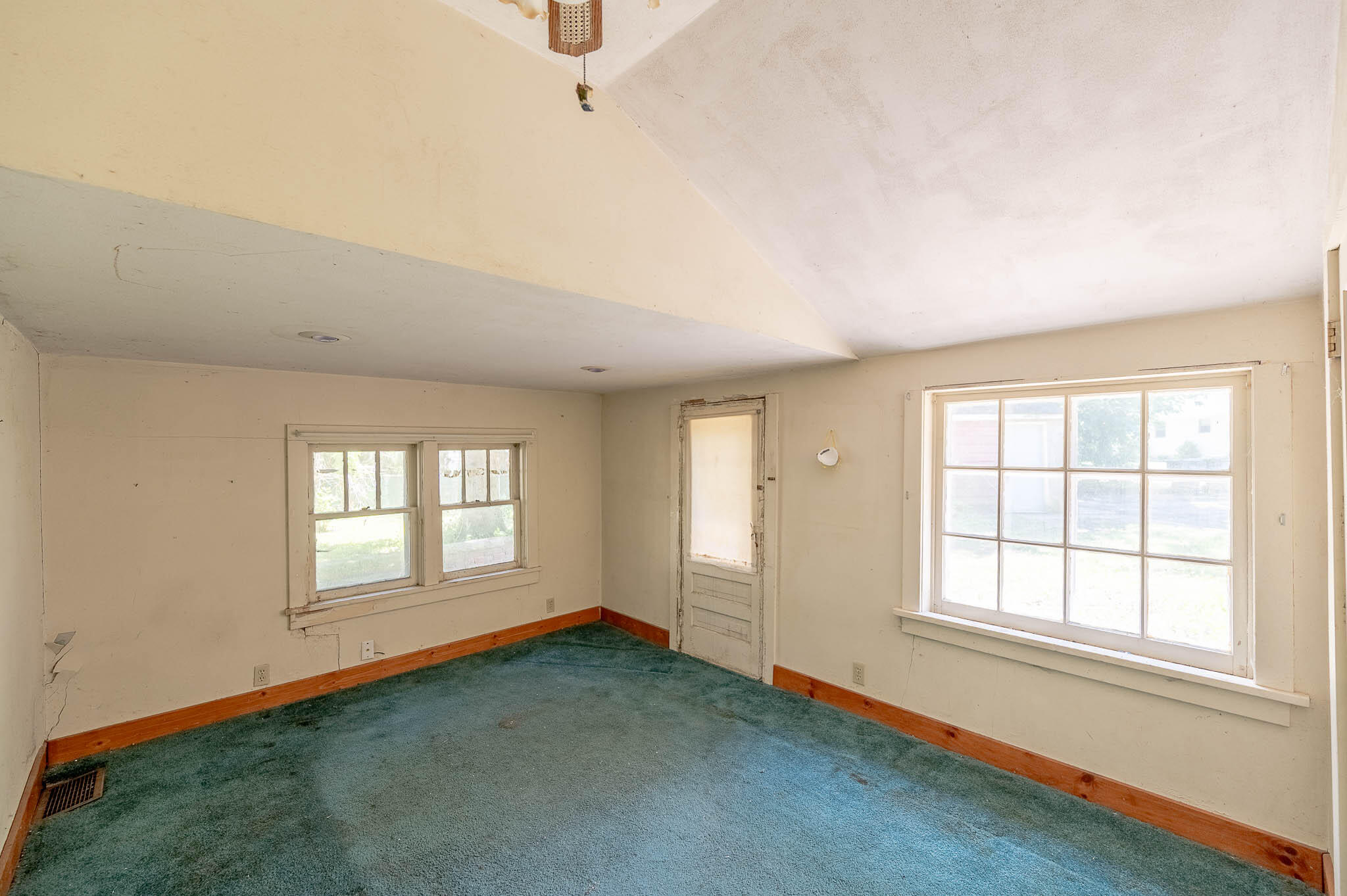 803 East Lisbon Road Oconomowoc, WI 53066 - Photo 8 of 11 Lisbon - 024