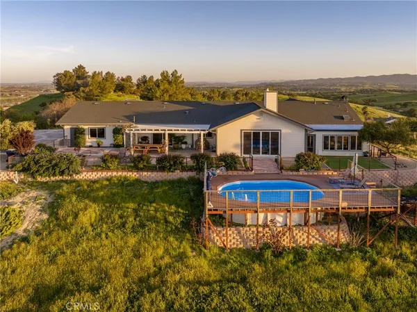 $1,549,000 | 8580 Warren Road, Paso Robles, CA 93446