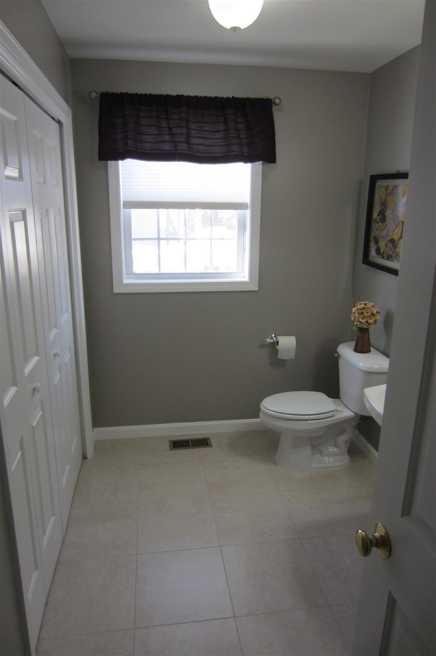 5 South Ridge Drive Manchester, NH 03109 - Photo 17 of 26 Gallery Image 17