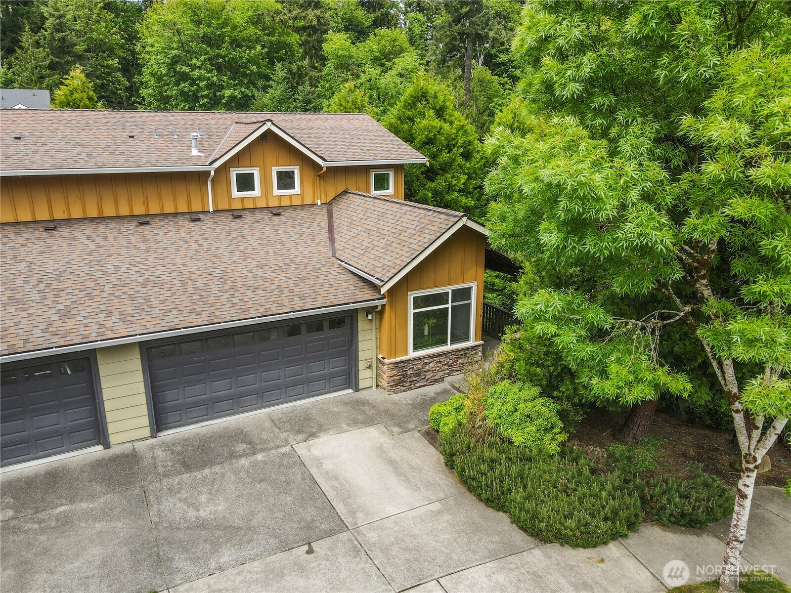176 Cougar Ridge Road Northwest, Unit 2302 Issaquah, WA 98027 - Photo 1 of 30 a front view of a house with a garden and plants