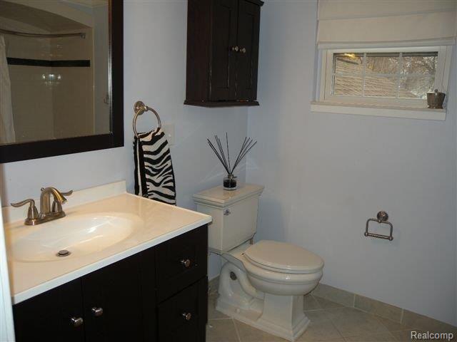 428 Roland Road Grosse Pointe, MI 48236 - Photo 11 of 12 Full Bath