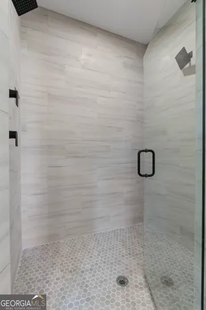 an empty room with closet and a ceiling fan