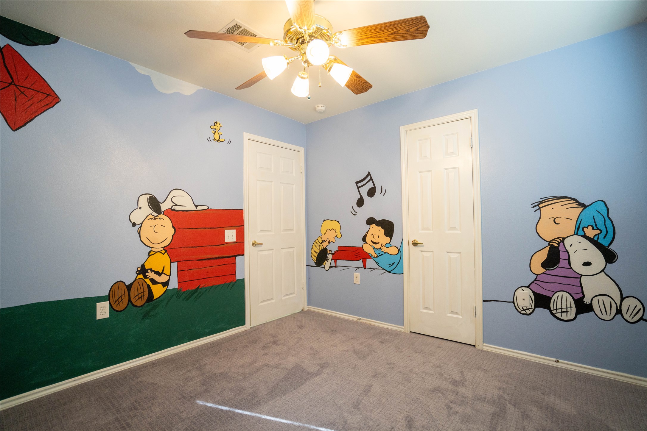 7516 Cats-Eye Lane Austin, TX 78747 - Photo 20 of 30 a view of play room with toys and a chandelier