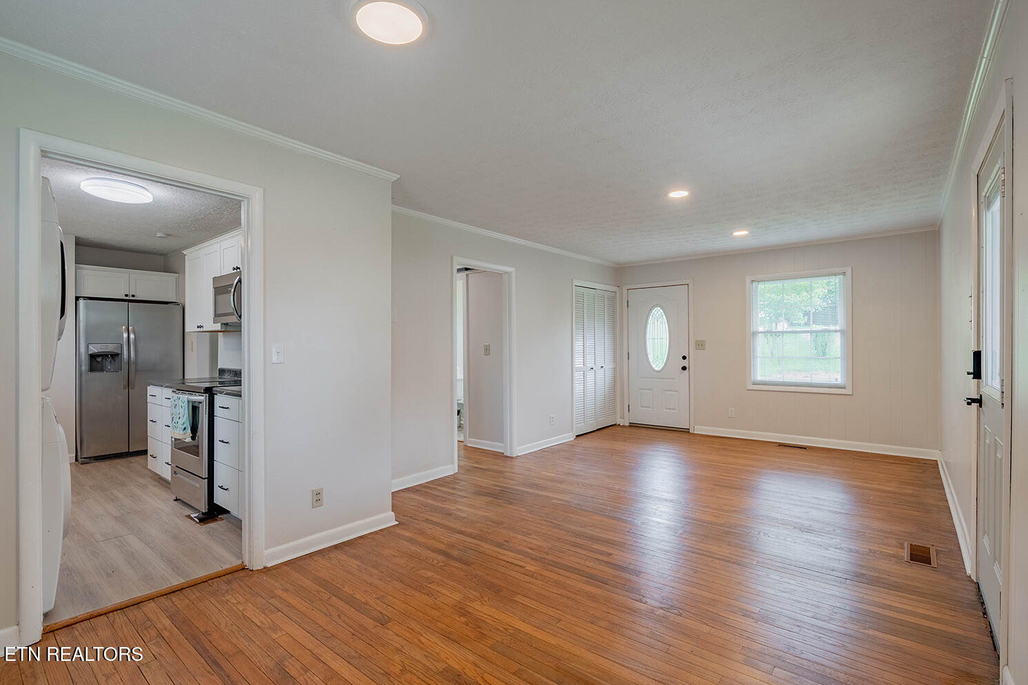 104 West Sheridan Place Oak Ridge, TN 37830 - Photo 4 of 19 A7301225-HDR
