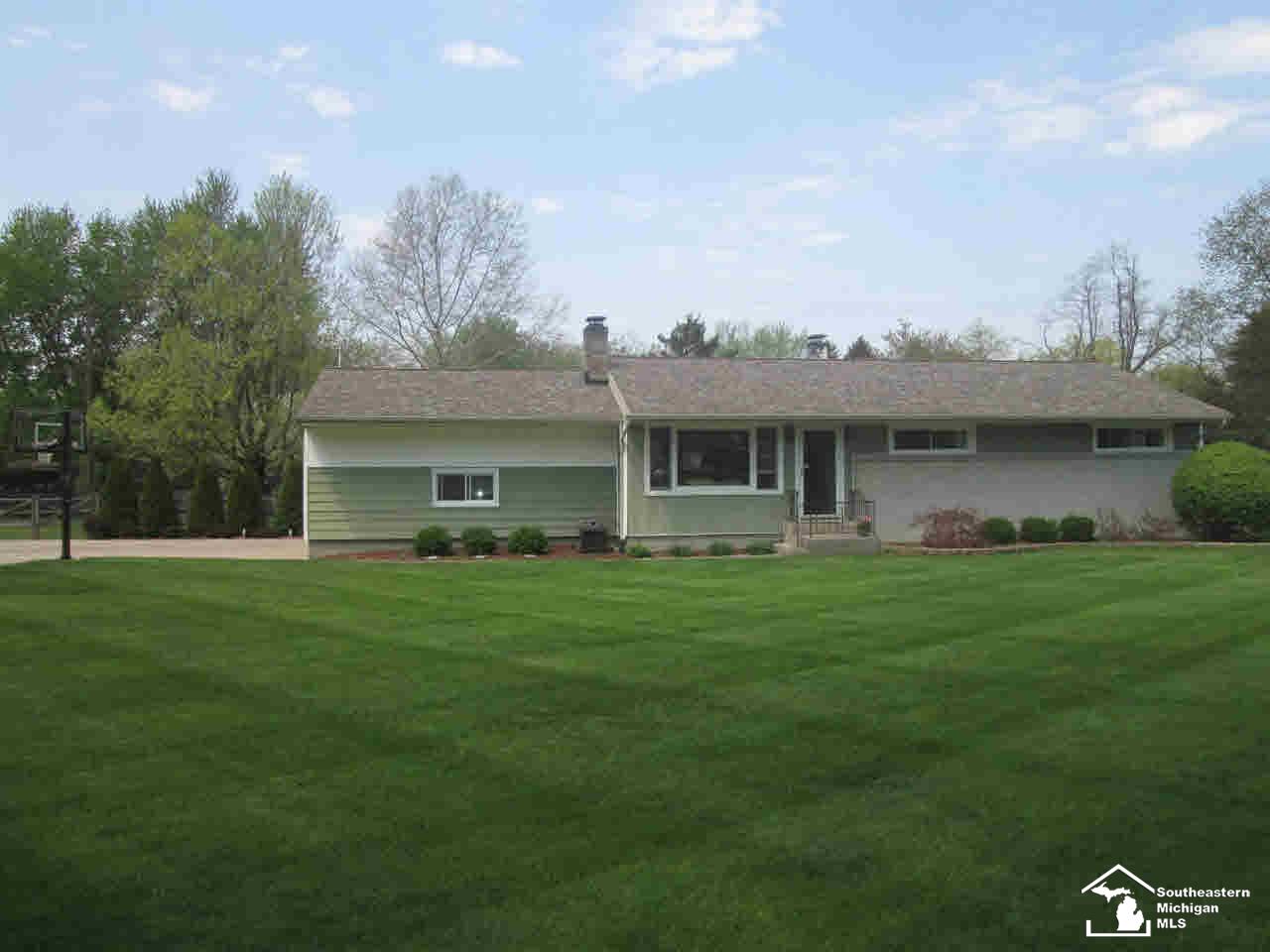 8829 Crabb Road Temperance, MI 48182 - Photo 1 of 25 20437076.JPG