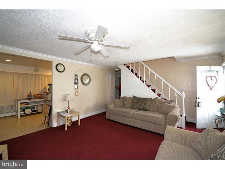 29 Misty Pine Road Levittown, PA 19056 - Photo 3 of 23 Living Room