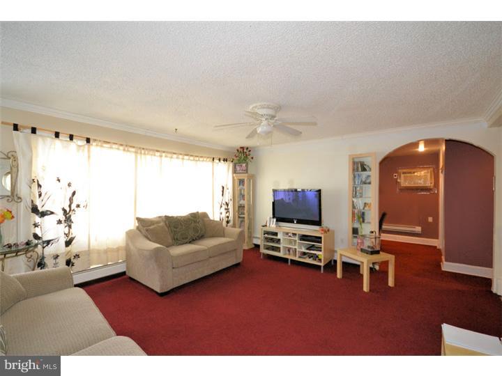 29 Misty Pine Road Levittown, PA 19056 - Photo 4 of 23 Living Room